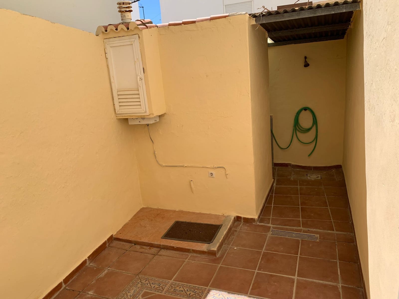 4 soveværelse Semi-Rækkehus til salg i Manilva - € 235.000 (Ref: 7950514)