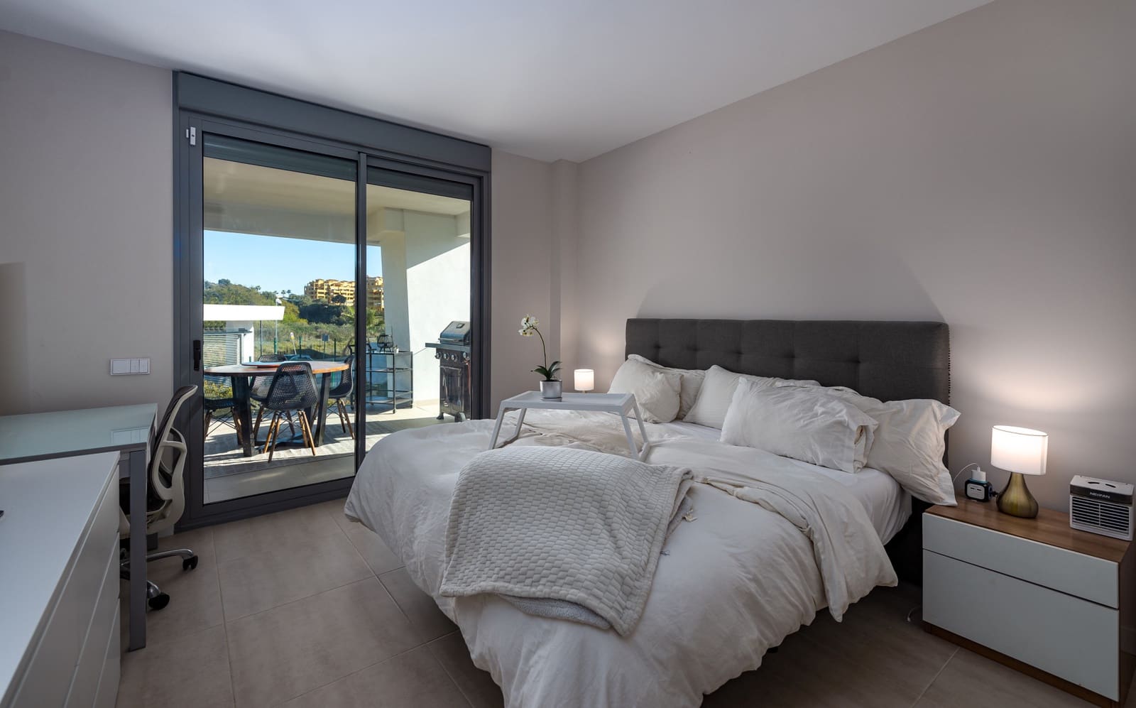 2 soverom Leilighet til salgs i Estepona med svømmebasseng garasje - € 515 000 (Ref: 8165096)