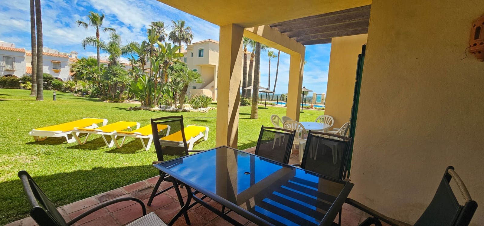 3 soveværelse Strandlejlighed til salg i Bahia de Casares med swimmingpool - € 470.000 (Ref: 8289252)