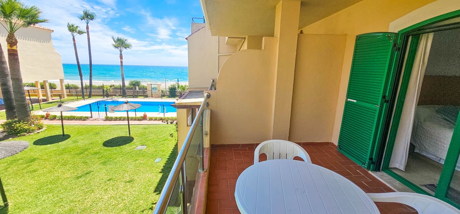 3 soveværelse Strandlejlighed til salg i Bahia de Casares med swimmingpool - € 470.000 (Ref: 8289252)