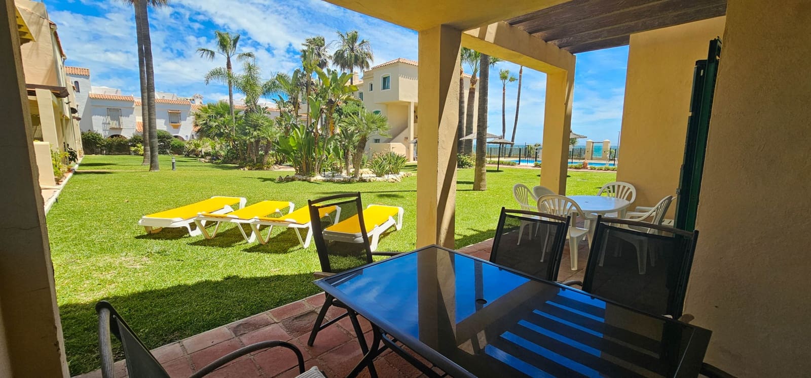 3 soveværelse Strandlejlighed til salg i Bahia de Casares med swimmingpool - € 470.000 (Ref: 8289252)