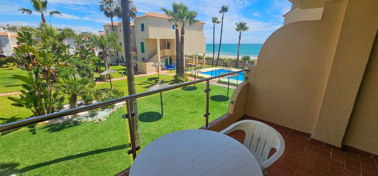 3 soveværelse Strandlejlighed til salg i Bahia de Casares med swimmingpool - € 470.000 (Ref: 8289252)