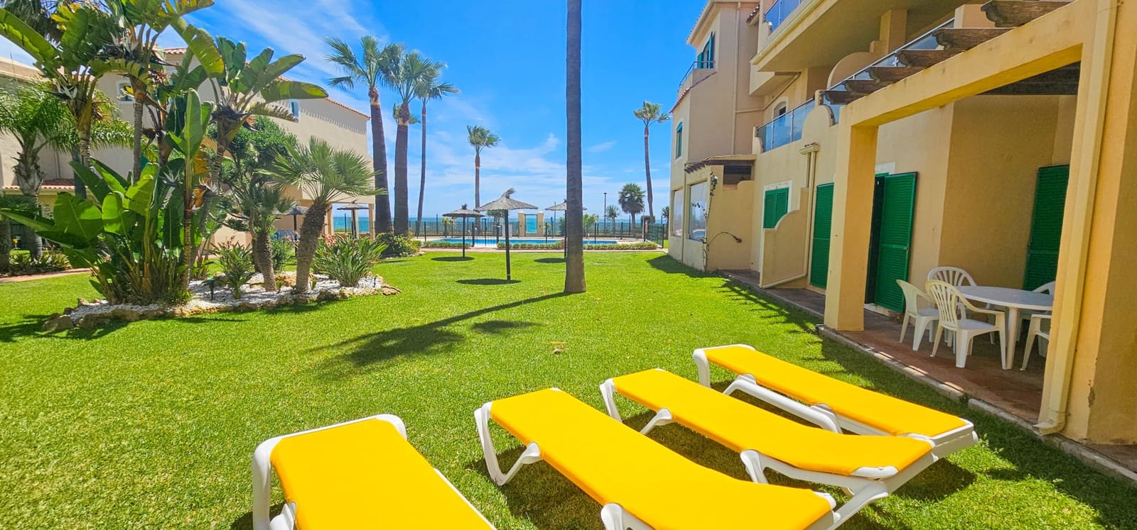 3 soveværelse Strandlejlighed til salg i Bahia de Casares med swimmingpool - € 470.000 (Ref: 8289252)