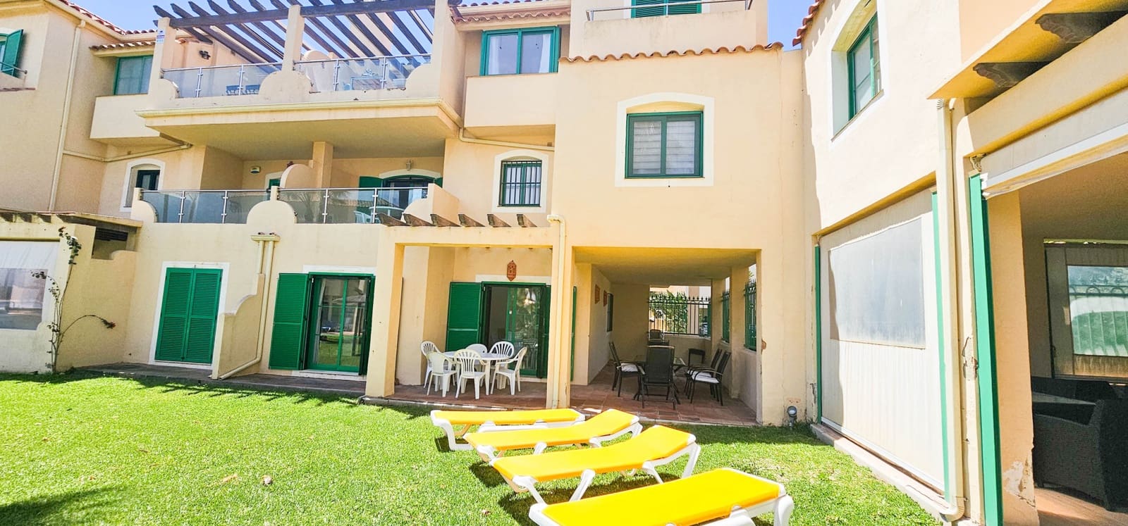 3 soveværelse Strandlejlighed til salg i Bahia de Casares med swimmingpool - € 470.000 (Ref: 8289252)