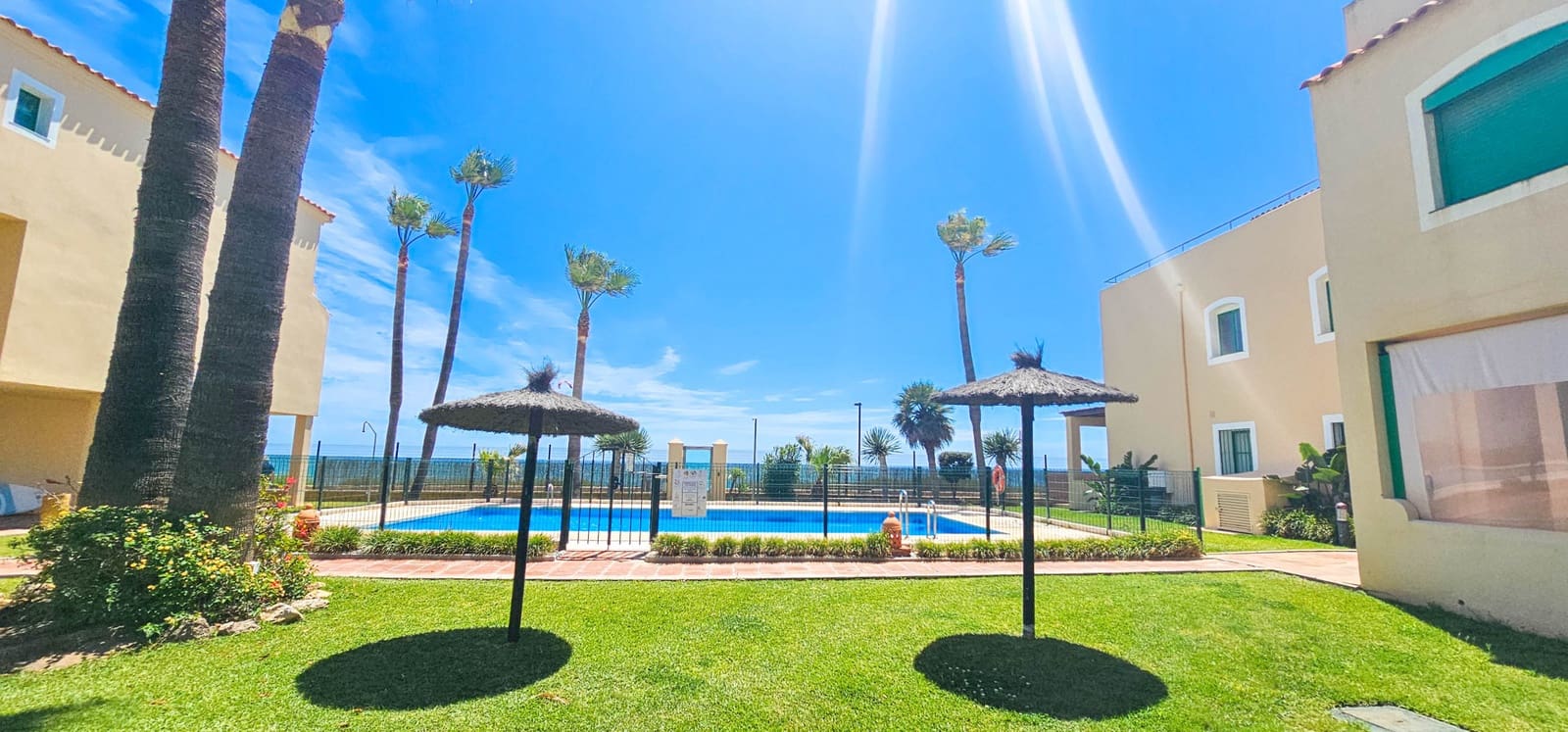 3 soveværelse Strandlejlighed til salg i Bahia de Casares med swimmingpool - € 470.000 (Ref: 8289252)