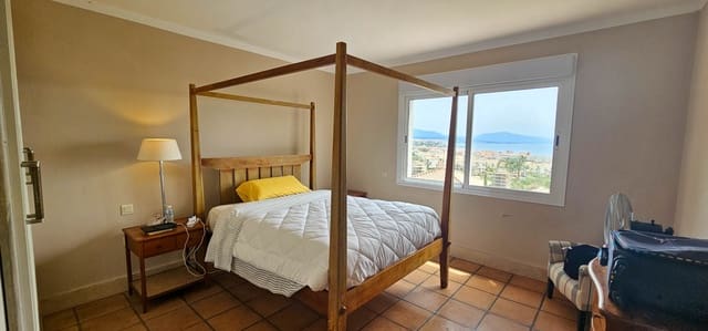 6 slaapkamer Villa te koop in La Duquesa / Puerto de la Duquesa, Manilva met zwembad garage - € 790.000 (Ref: 8353816)