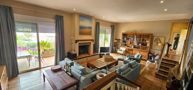 6 slaapkamer Villa te koop in La Duquesa / Puerto de la Duquesa, Manilva met zwembad garage - € 790.000 (Ref: 8353816)