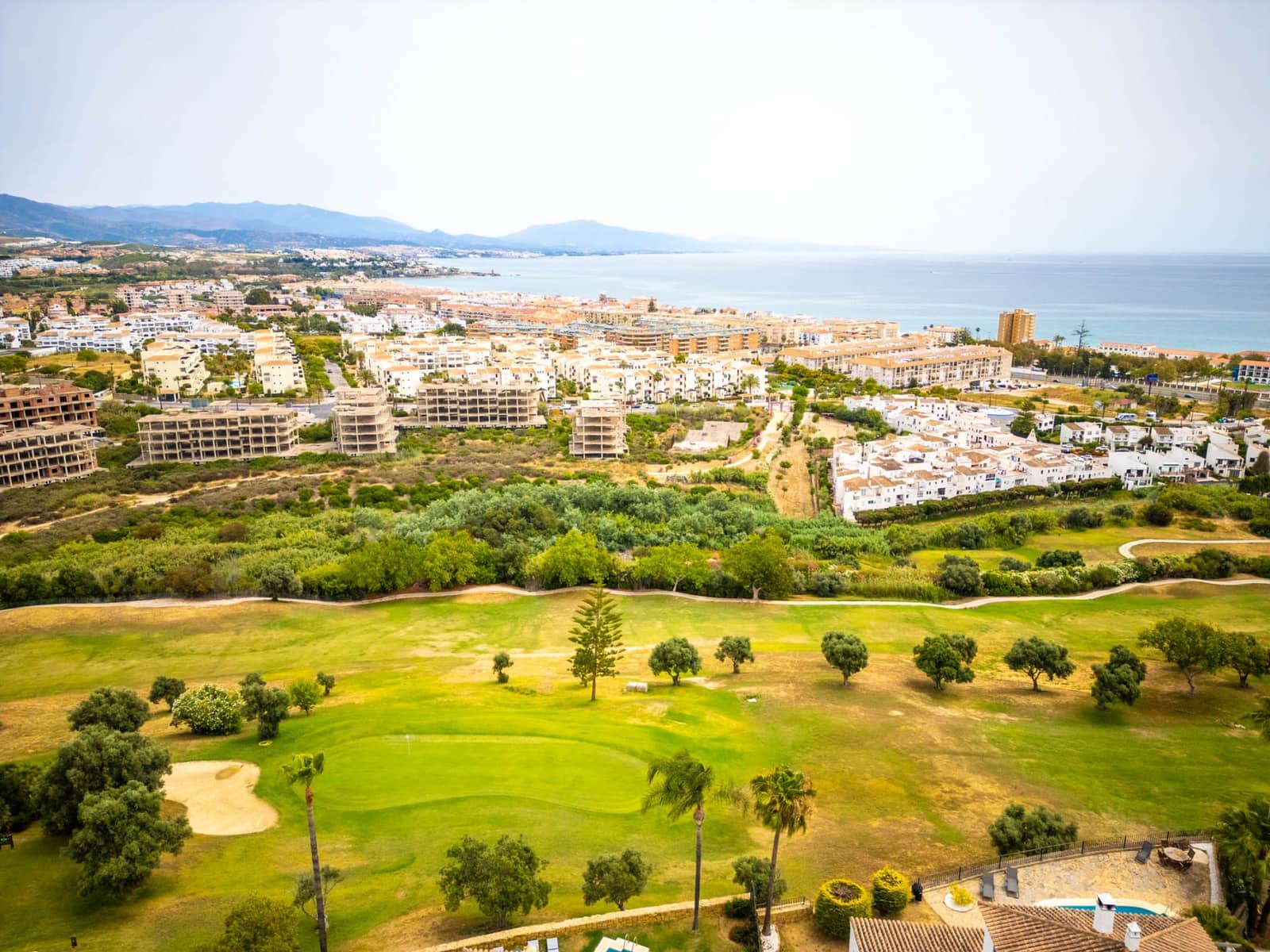 6 soveværelse Villa til salg i La Duquesa / Puerto de la Duquesa med swimmingpool garage - € 790.000 (Ref: 8353816)