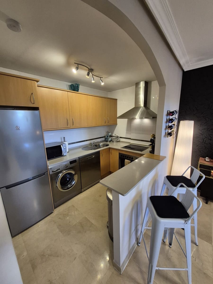 2 soveværelse Lejlighed til salg i La Duquesa / Puerto de la Duquesa med swimmingpool garage - € 270.000 (Ref: 8394831)