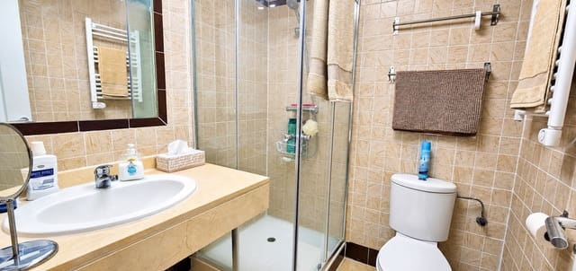 2 chambre Appartement à vendre à La Duquesa / Puerto de la Duquesa, Manilva avec piscine garage - 270 000 € (Ref: 8394831)