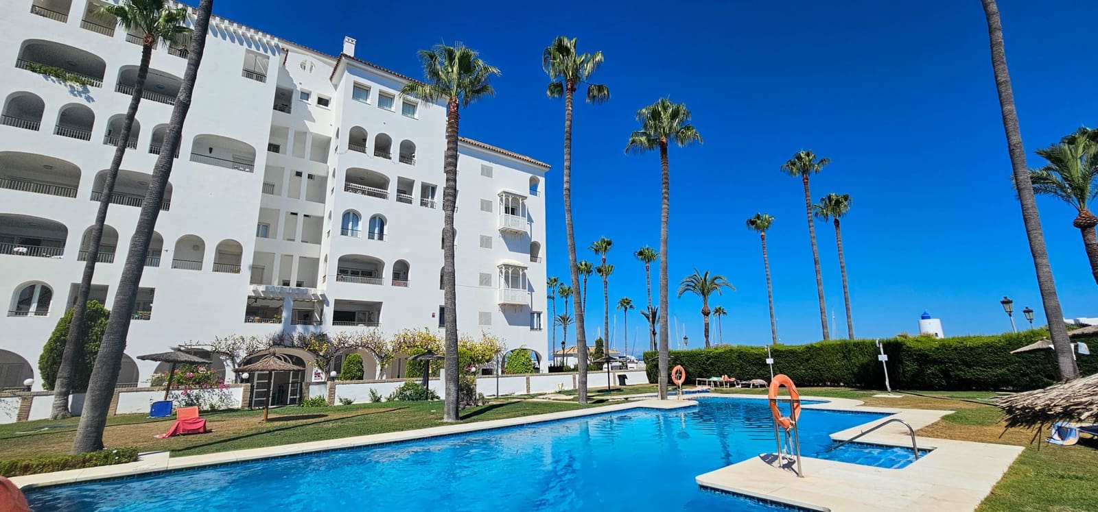 2 chambre Appartement à vendre à La Duquesa / Puerto de la Duquesa avec piscine garage - 390 000 € (Ref: 8472398)