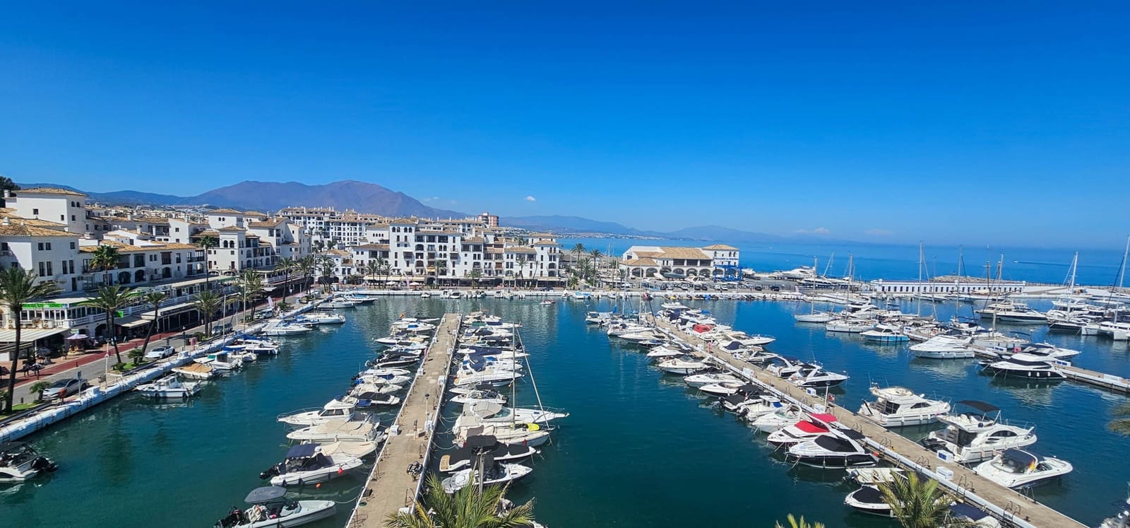 2 chambre Appartement à vendre à La Duquesa / Puerto de la Duquesa avec piscine garage - 390 000 € (Ref: 8472398)