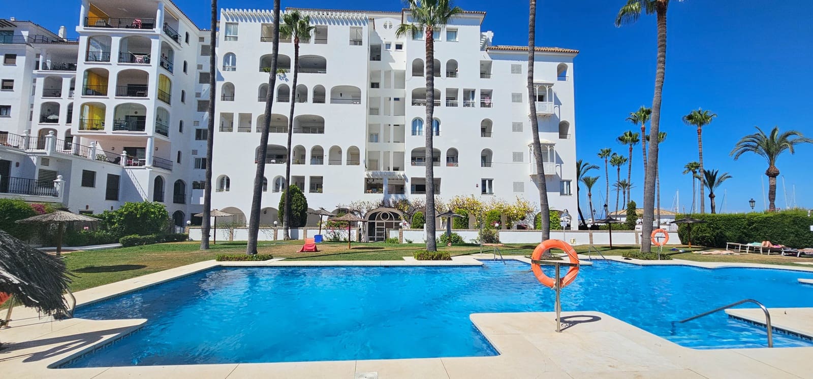 2 chambre Appartement à vendre à La Duquesa / Puerto de la Duquesa avec piscine garage - 390 000 € (Ref: 8472398)