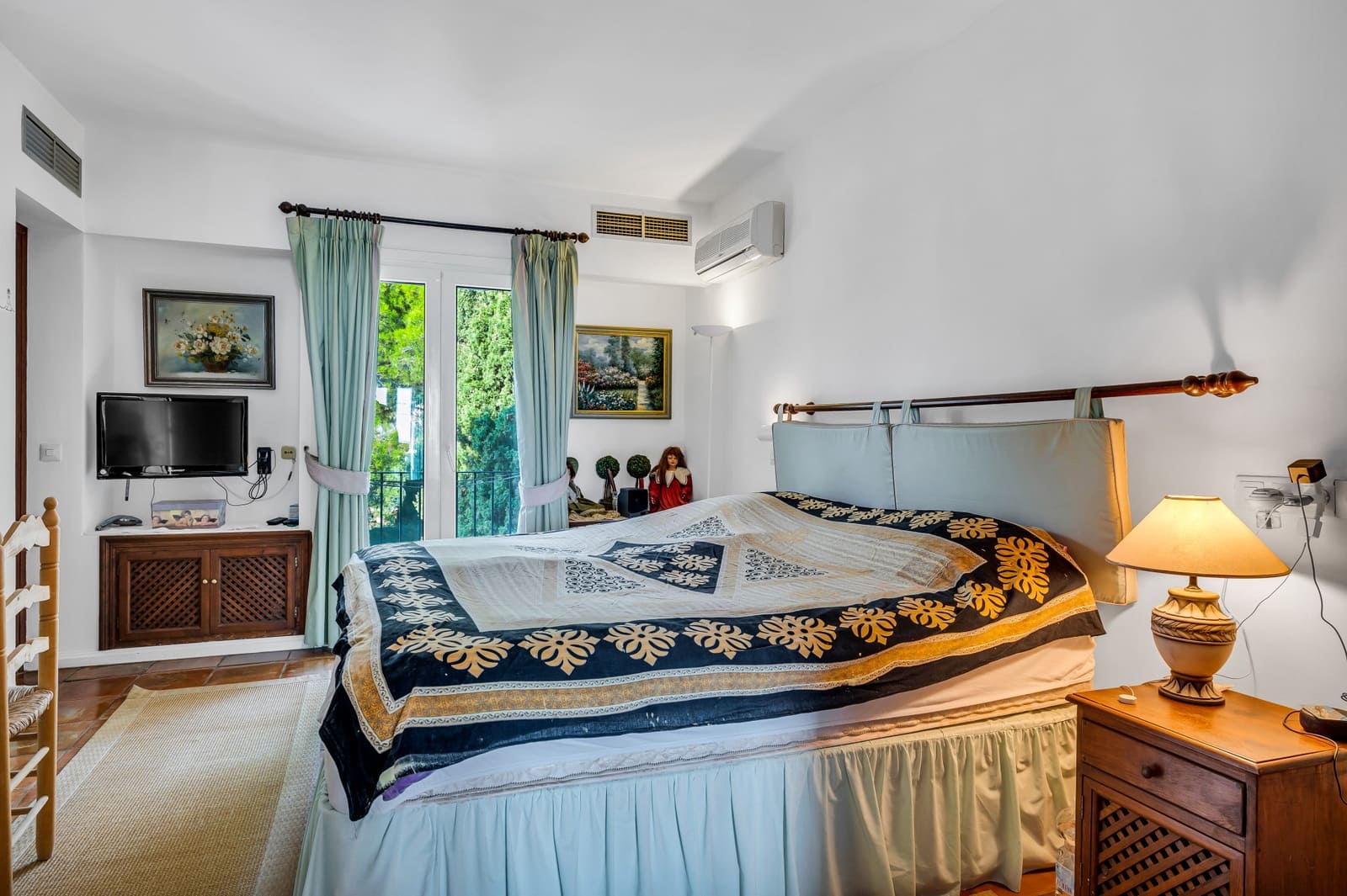 5 soveværelse Villa til salg i New Golden Mile med swimmingpool garage - € 1.175.000 (Ref: 8508817)