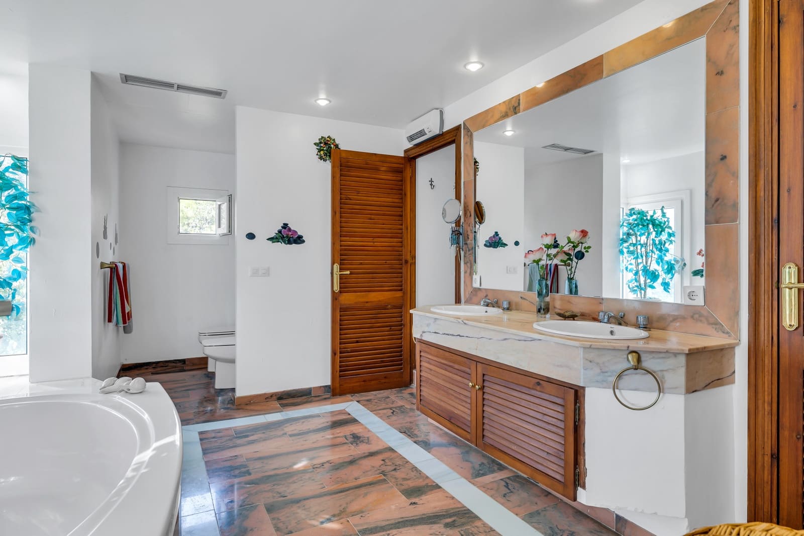 5 soveværelse Villa til salg i New Golden Mile med swimmingpool garage - € 1.175.000 (Ref: 8508817)