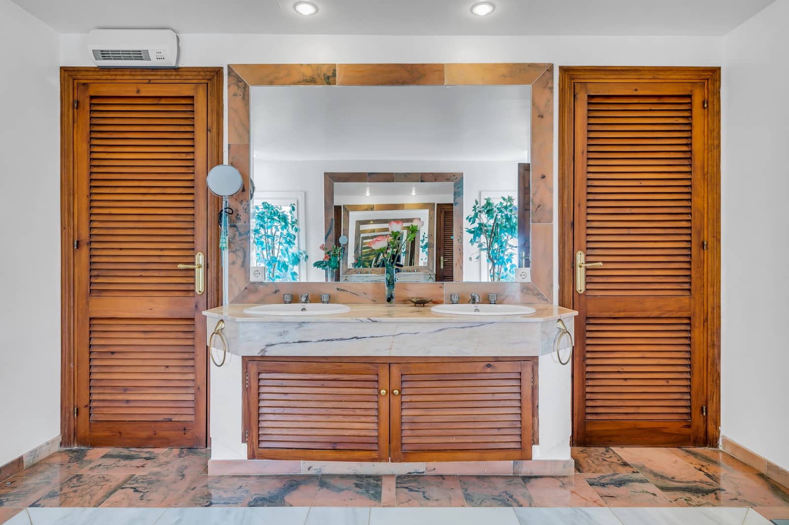 5 soveværelse Villa til salg i New Golden Mile med swimmingpool garage - € 1.175.000 (Ref: 8508817)