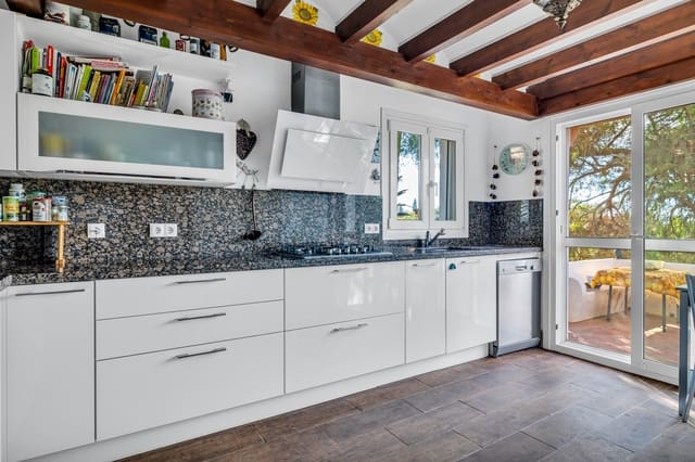 5 soveværelse Villa til salg i La Concha - Resina Golf, Estepona med swimmingpool garage - € 1.175.000 (Ref: 8508817)