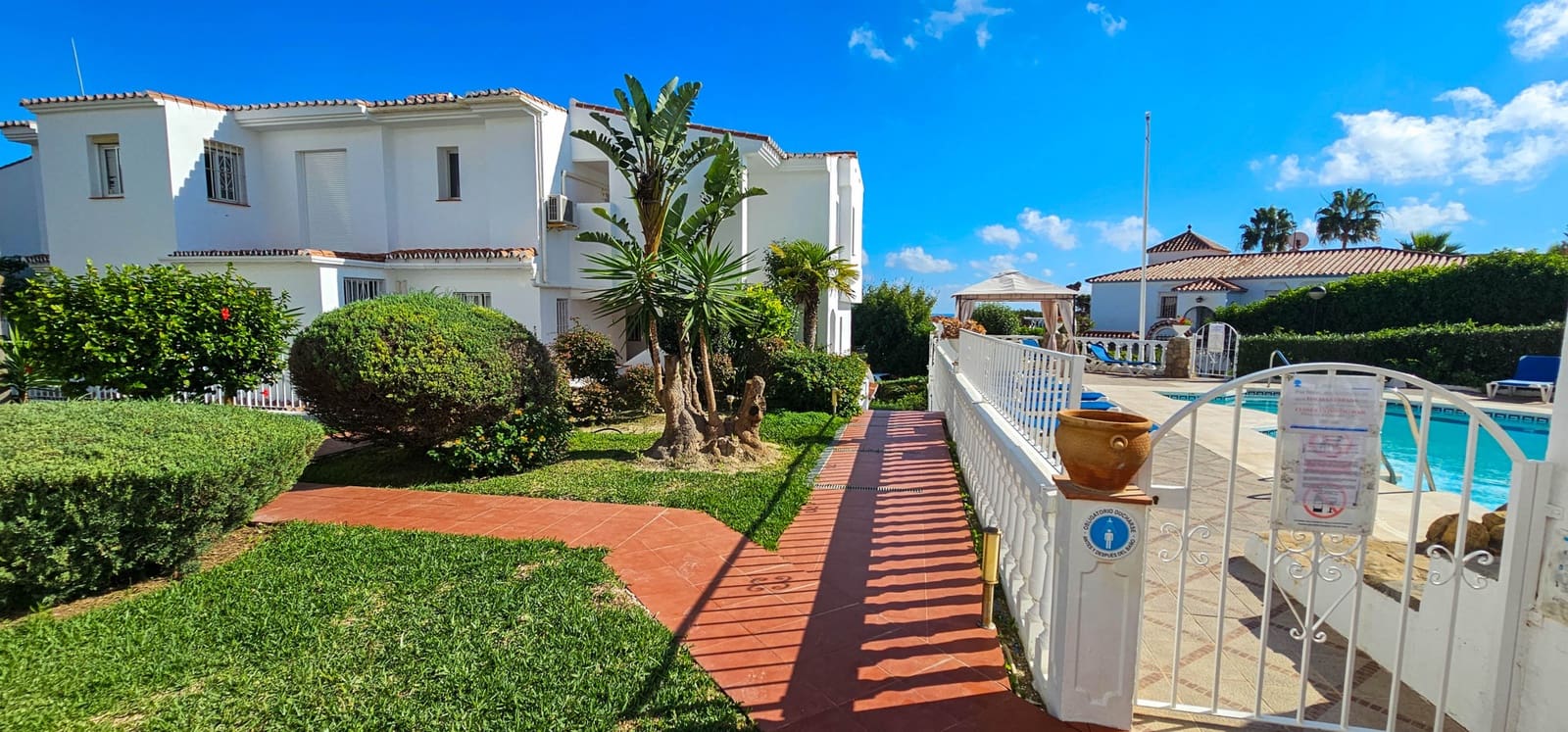2 soveværelse Lejlighed til salg i La Duquesa / Puerto de la Duquesa med swimmingpool garage - € 295.000 (Ref: 8640882)