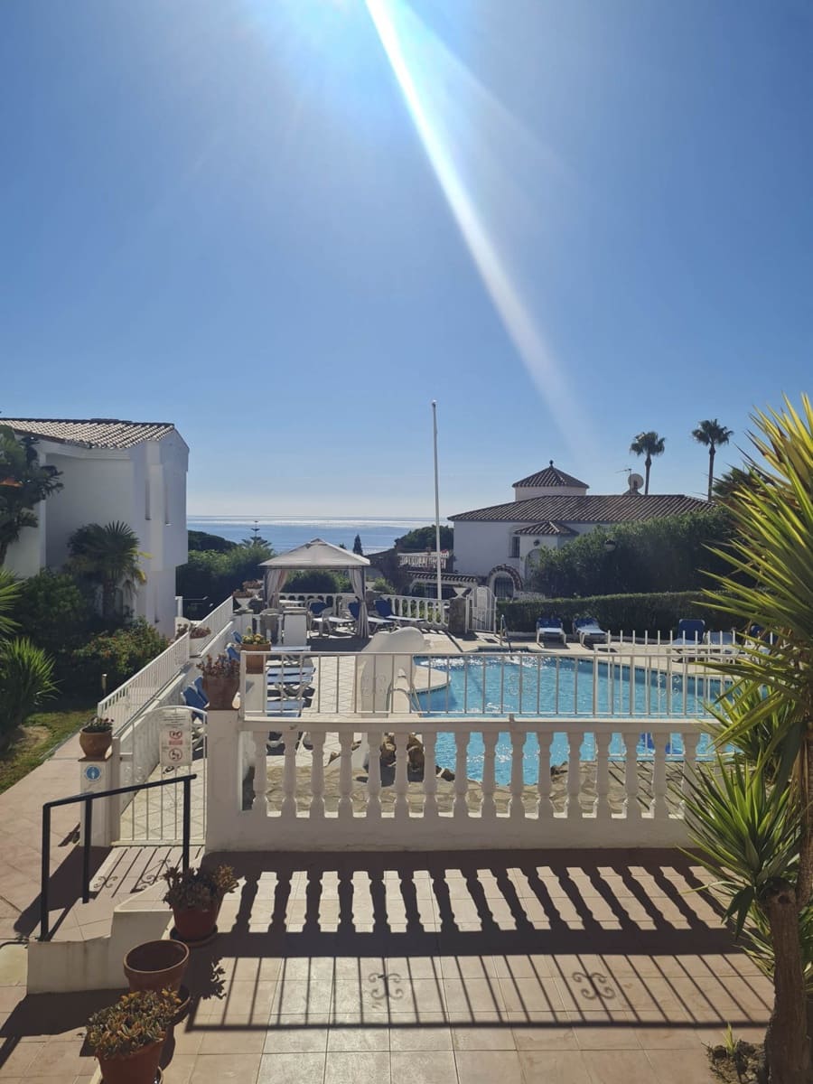 2 soveværelse Lejlighed til salg i La Duquesa / Puerto de la Duquesa med swimmingpool garage - € 295.000 (Ref: 8640882)