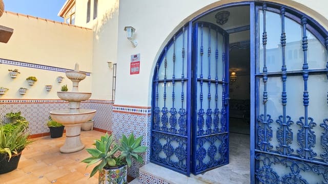 4 sovrum Semi-fristående Villa till salu i Marina de Casares, Casares med pool - 675 000 € (Ref: 8793463)