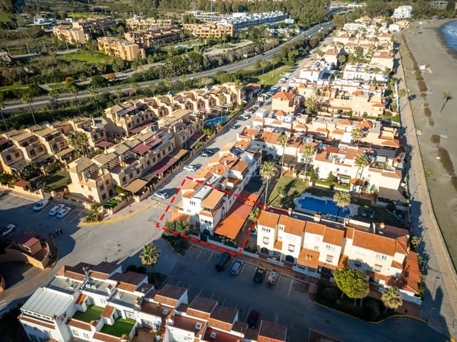 4 sovrum Semi-fristående Villa till salu i Marina de Casares, Casares med pool - 675 000 € (Ref: 8793463)