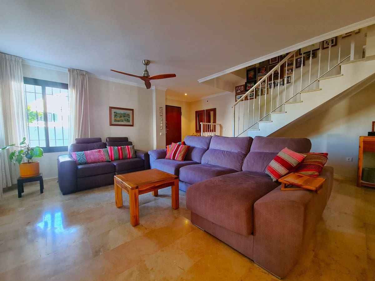 3 sypialnia Dom blizniak na sprzedaż w Manilva z basenem garażem - 549 000 € (Ref: 8849314)