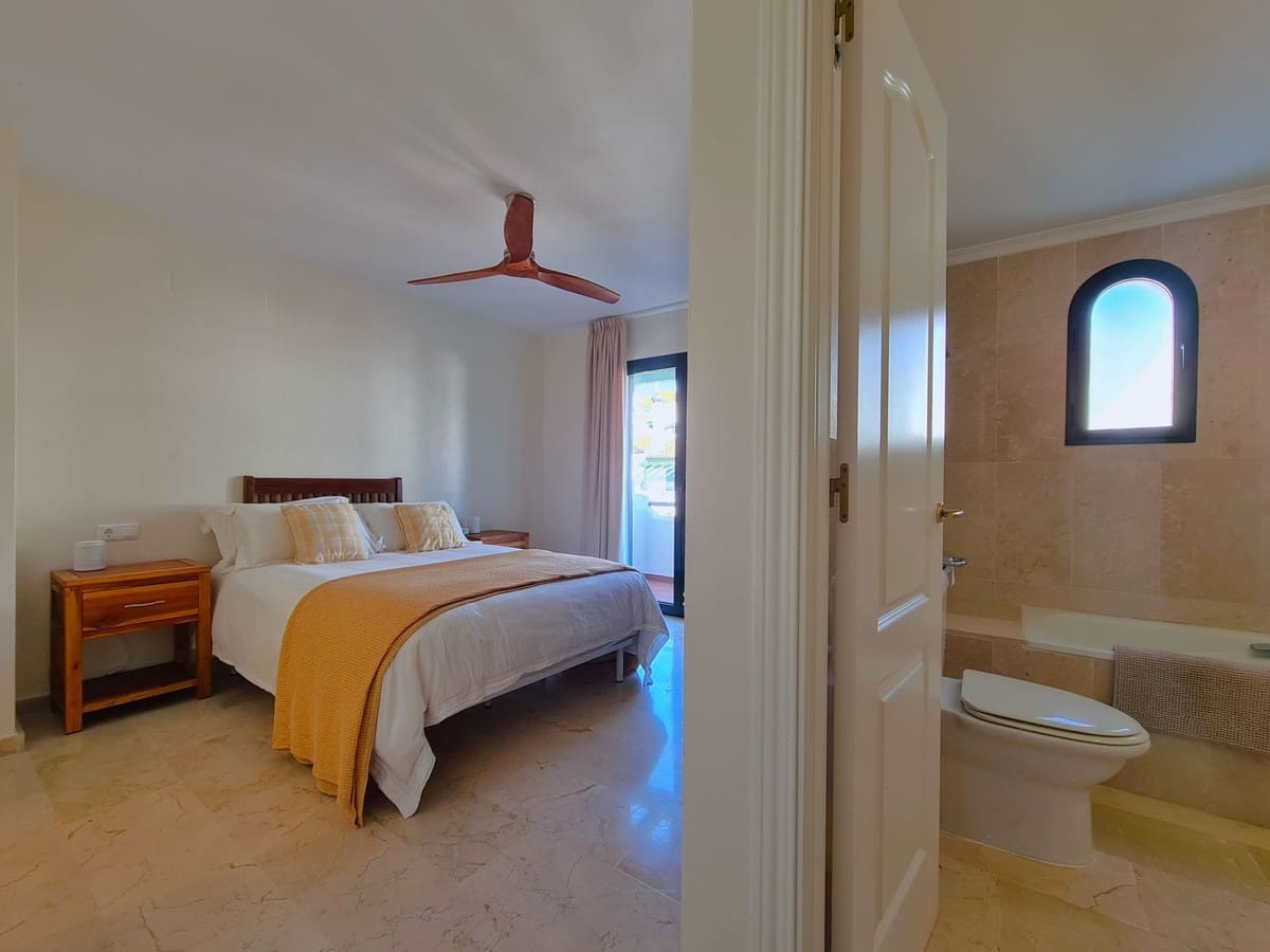 3 sypialnia Dom blizniak na sprzedaż w Manilva z basenem garażem - 549 000 € (Ref: 8849314)