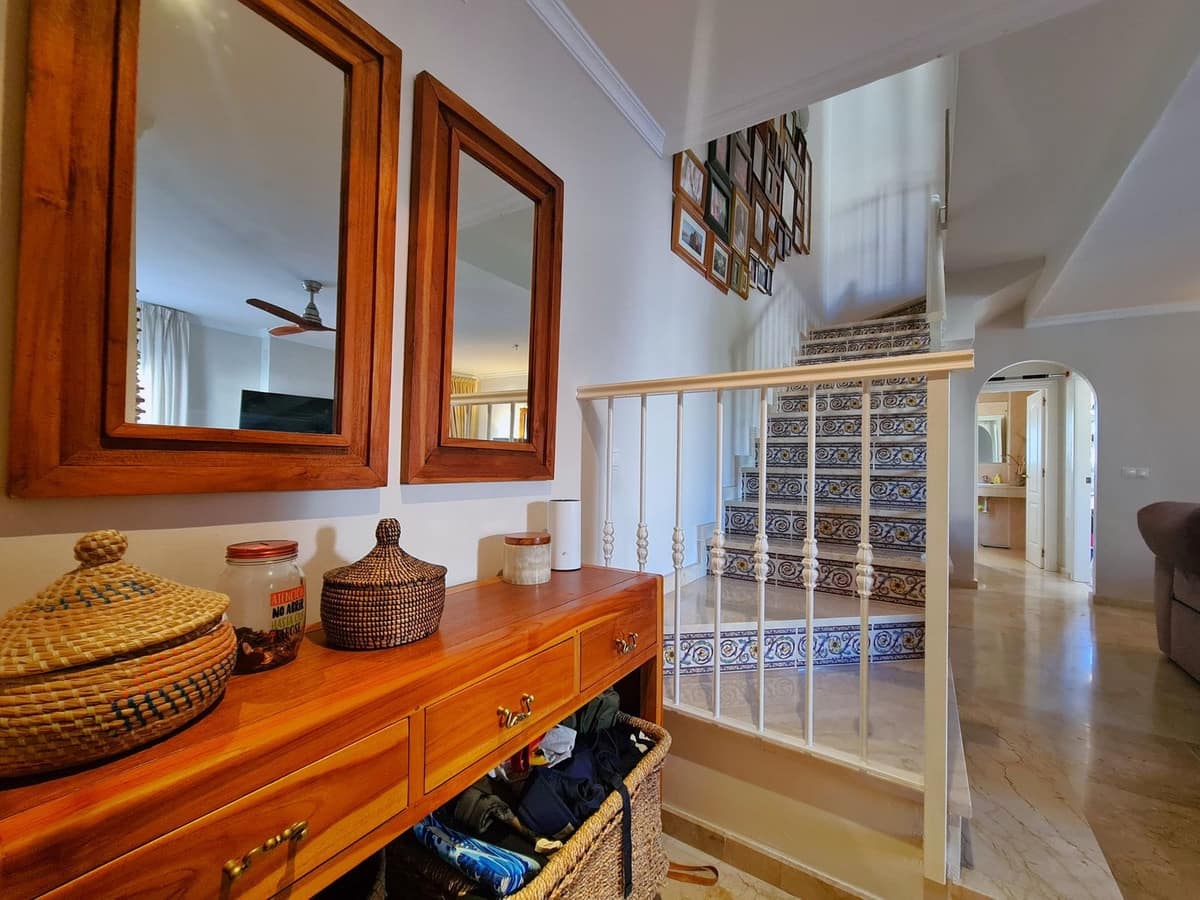 3 sypialnia Dom blizniak na sprzedaż w Manilva z basenem garażem - 549 000 € (Ref: 8849314)