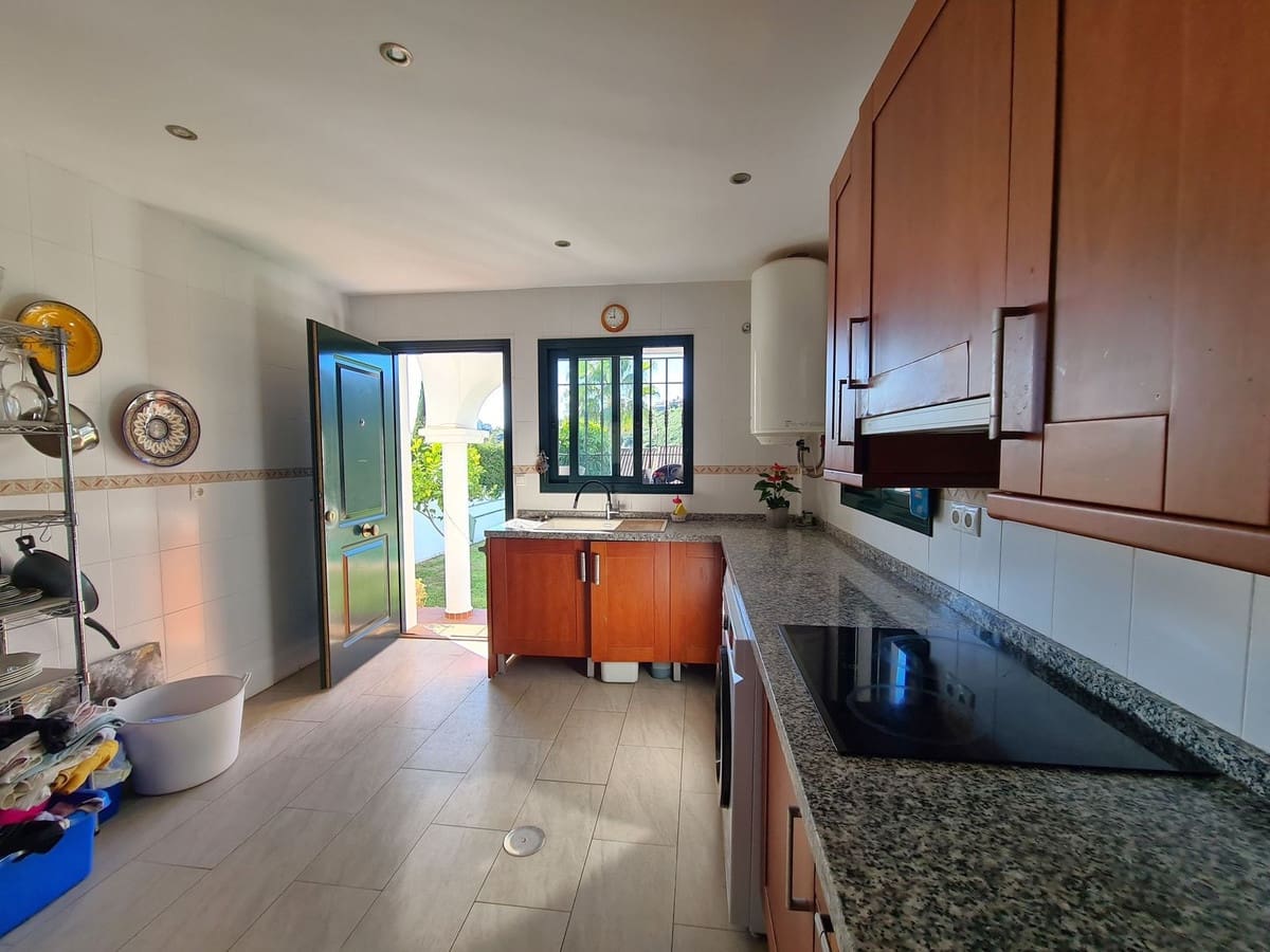 3 sypialnia Dom blizniak na sprzedaż w Manilva z basenem garażem - 549 000 € (Ref: 8849314)