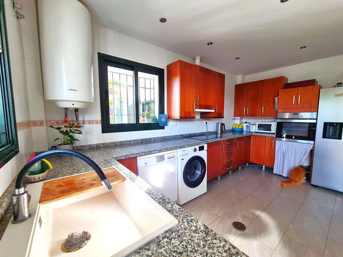 3 sypialnia Dom blizniak na sprzedaż w Manilva z basenem garażem - 549 000 € (Ref: 8849314)