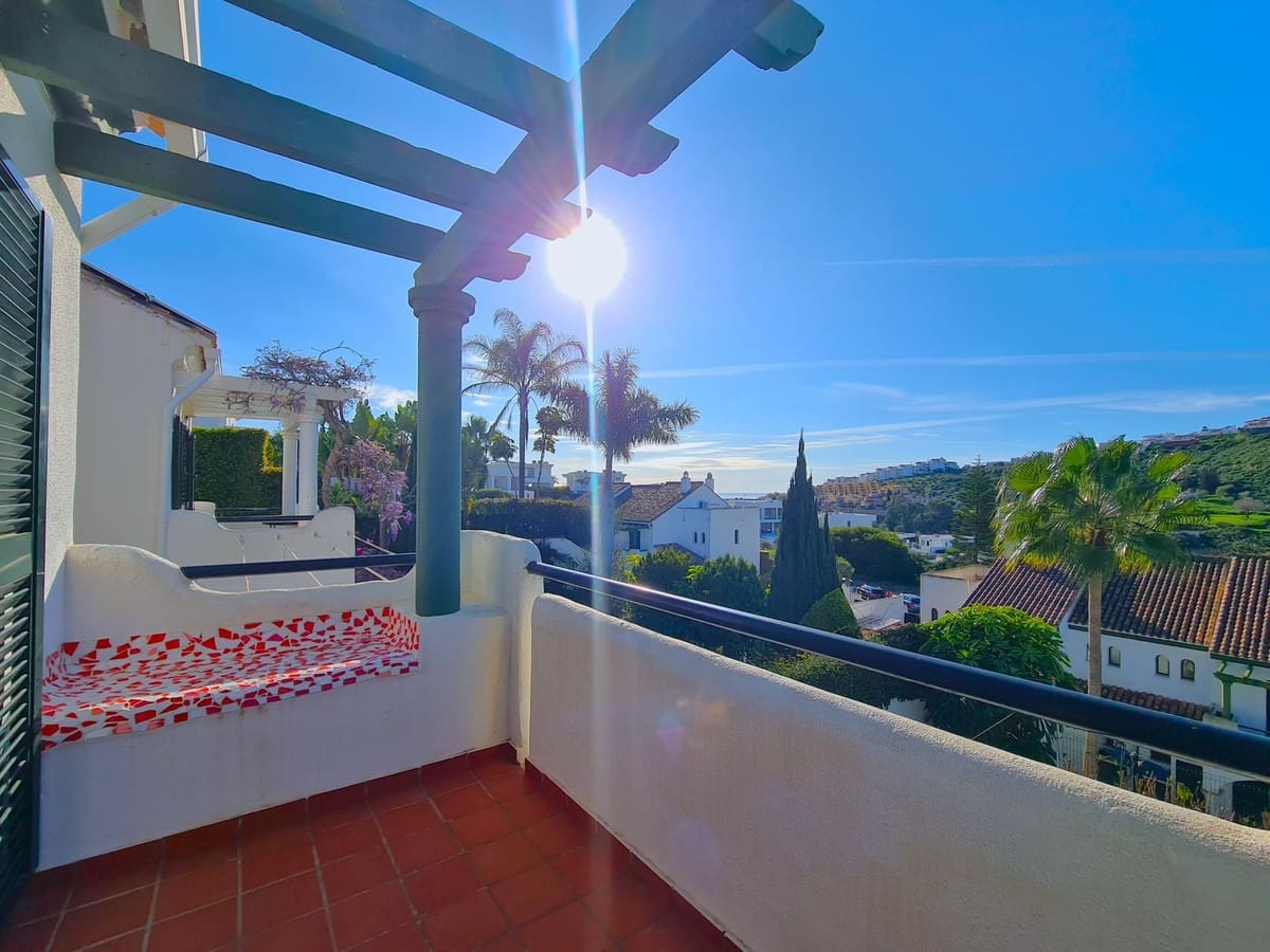 3 sypialnia Dom blizniak na sprzedaż w Manilva z basenem garażem - 549 000 € (Ref: 8849314)