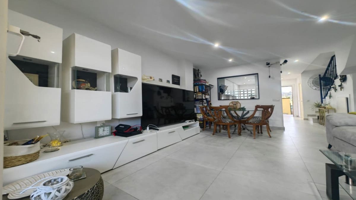 3 soveværelse Semi-Rækkehus til salg i Estepona med swimmingpool garage - € 375.000 (Ref: 8867034)