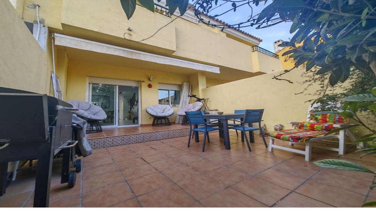 3 soveværelse Semi-Rækkehus til salg i Estepona med swimmingpool garage - € 375.000 (Ref: 8867034)