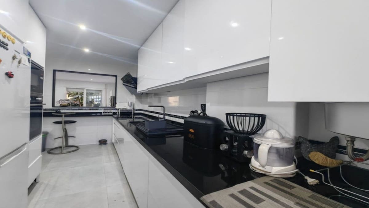 3 soveværelse Semi-Rækkehus til salg i Estepona med swimmingpool garage - € 375.000 (Ref: 8867034)