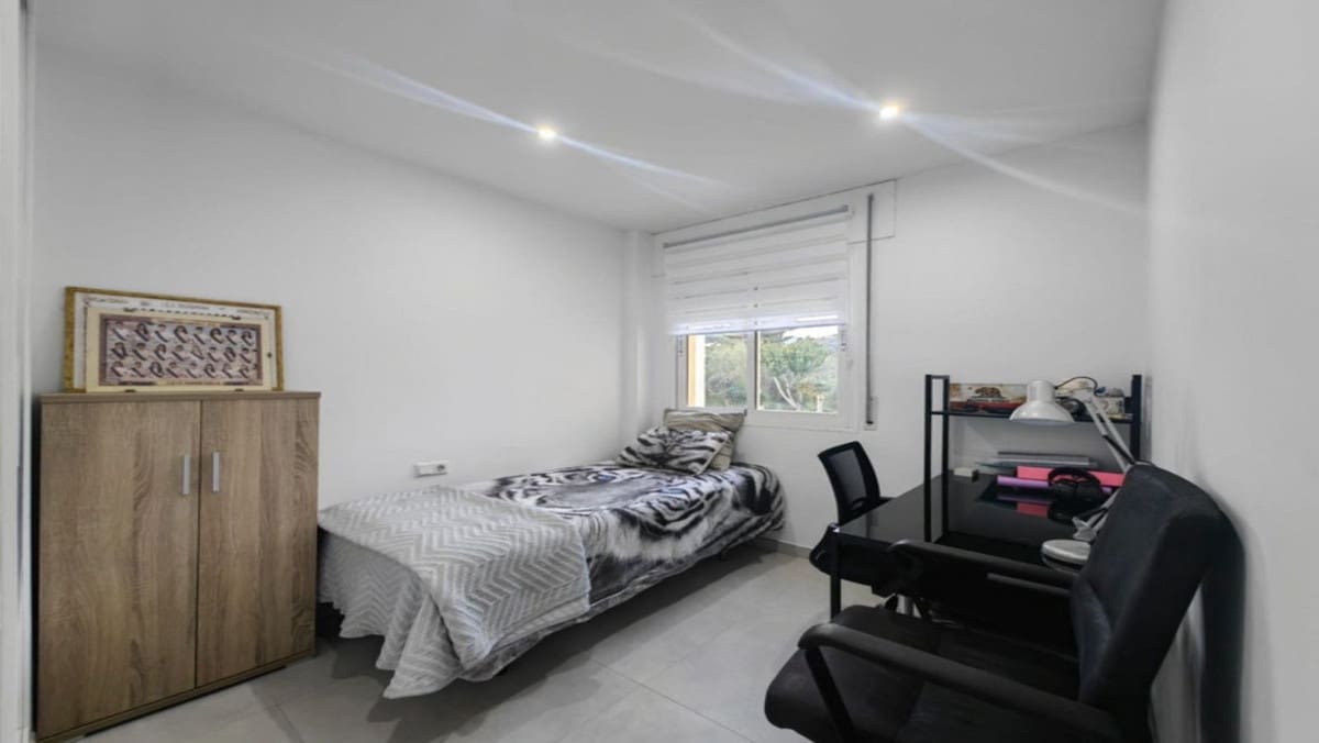 3 soveværelse Semi-Rækkehus til salg i Estepona med swimmingpool garage - € 375.000 (Ref: 8867034)