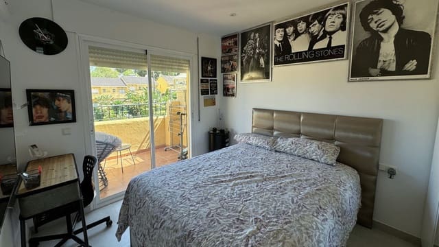 3 soverom Kjedet enebolig til salgs i Estepona med svømmebasseng garasje - € 375 000 (Ref: 8867034)