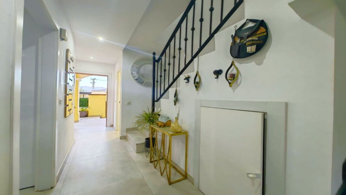 3 soverom Kjedet enebolig til salgs i Estepona med svømmebasseng garasje - € 348 000 (Ref: 8867034)