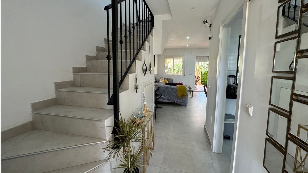 3 soverom Kjedet enebolig til salgs i Estepona med svømmebasseng garasje - € 348 000 (Ref: 8867034)