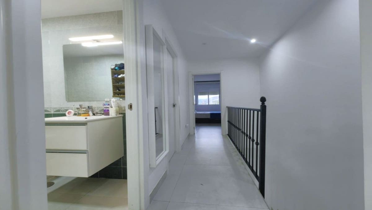 3 soverom Kjedet enebolig til salgs i Estepona med svømmebasseng garasje - € 348 000 (Ref: 8867034)