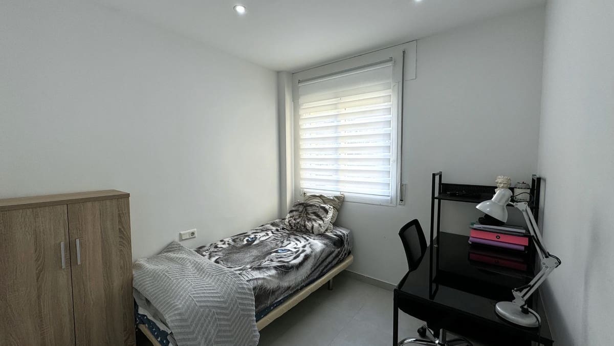 3 soverom Kjedet enebolig til salgs i Estepona med svømmebasseng garasje - € 348 000 (Ref: 8867034)