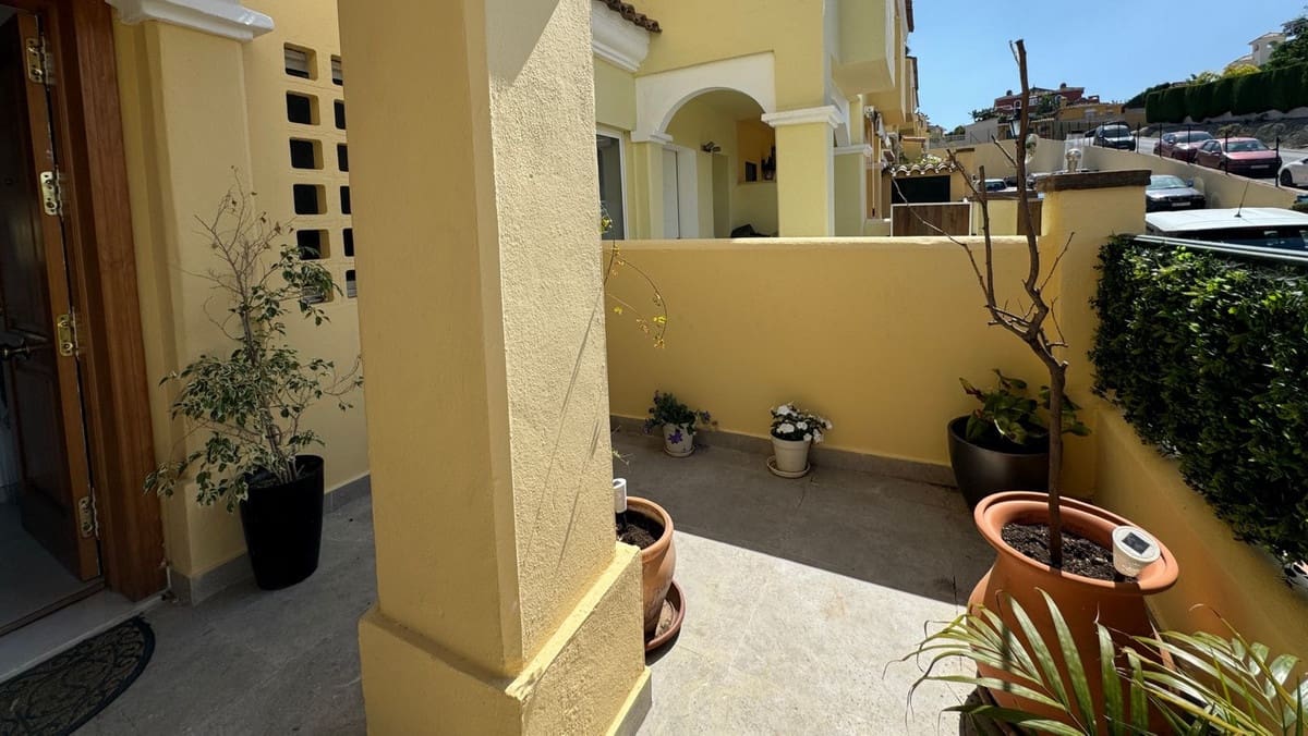 3 soverom Kjedet enebolig til salgs i Estepona med svømmebasseng garasje - € 348 000 (Ref: 8867034)