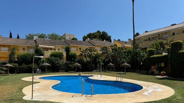 3 camera da letto Villetta Bifamiliare in vendita in Estepona con piscina garage - 348.000 € (Rif: 8867034)