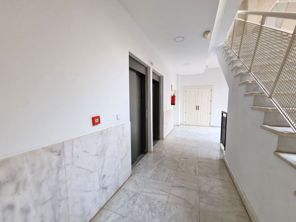 3 chambre Appartement à vendre à Estepona avec piscine - 415 000 € (Ref: 8869429)