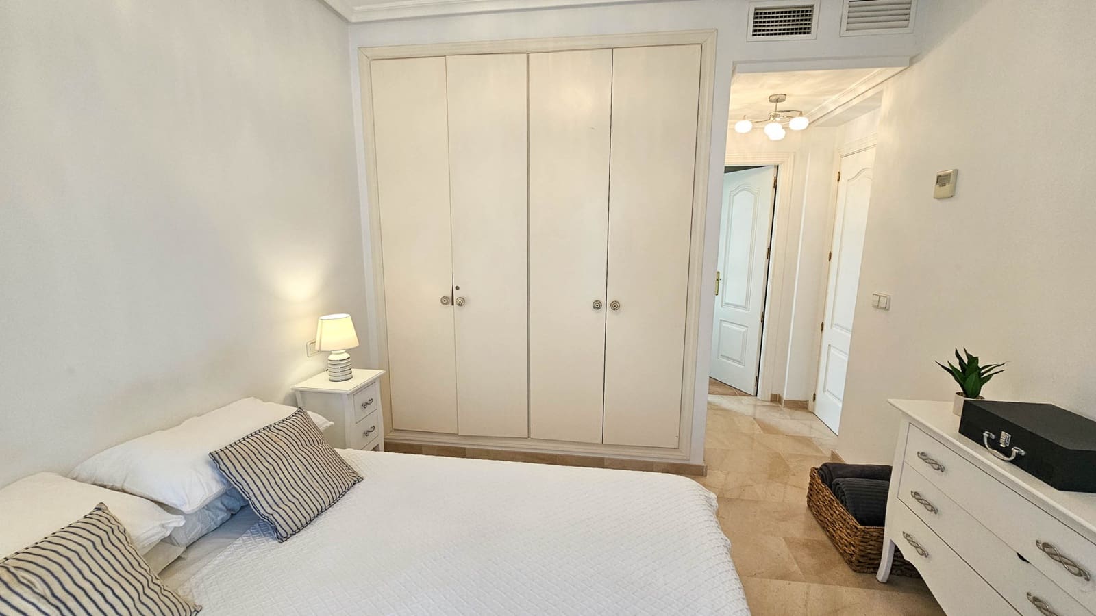 3 soverom Kjedet enebolig til salgs i Casares med svømmebasseng garasje - € 350 000 (Ref: 8889203)