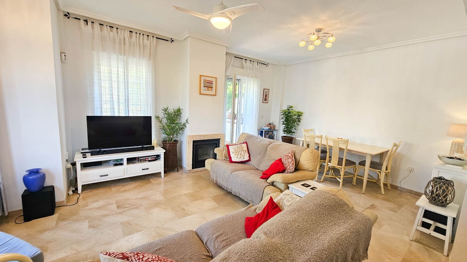 3 soverom Kjedet enebolig til salgs i Casares med svømmebasseng garasje - € 350 000 (Ref: 8889203)