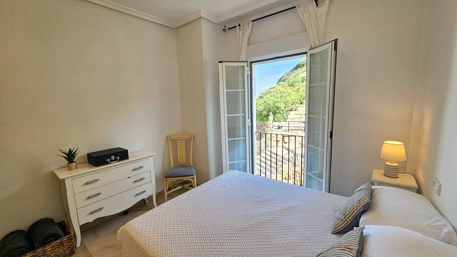 3 soverom Kjedet enebolig til salgs i Casares med svømmebasseng garasje - € 350 000 (Ref: 8889203)