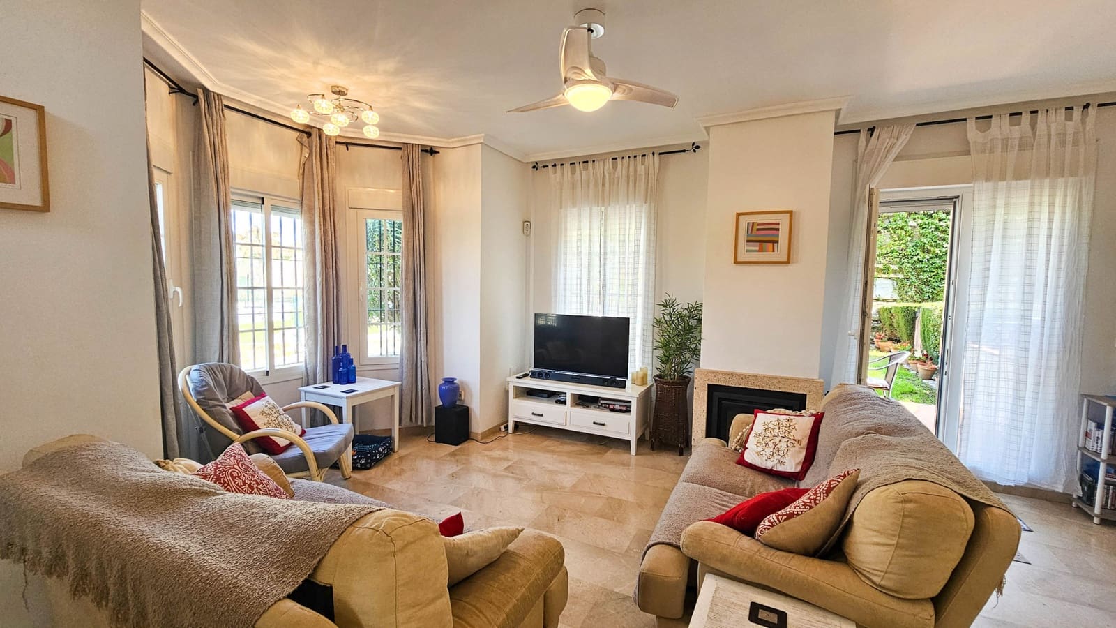 3 soverom Kjedet enebolig til salgs i Casares med svømmebasseng garasje - € 350 000 (Ref: 8889203)