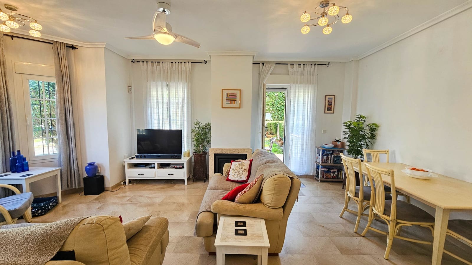 3 soverom Kjedet enebolig til salgs i Casares med svømmebasseng garasje - € 350 000 (Ref: 8889203)