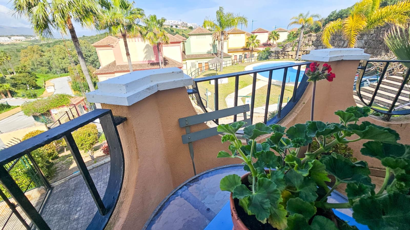 3 soverom Kjedet enebolig til salgs i Casares med svømmebasseng garasje - € 350 000 (Ref: 8889203)