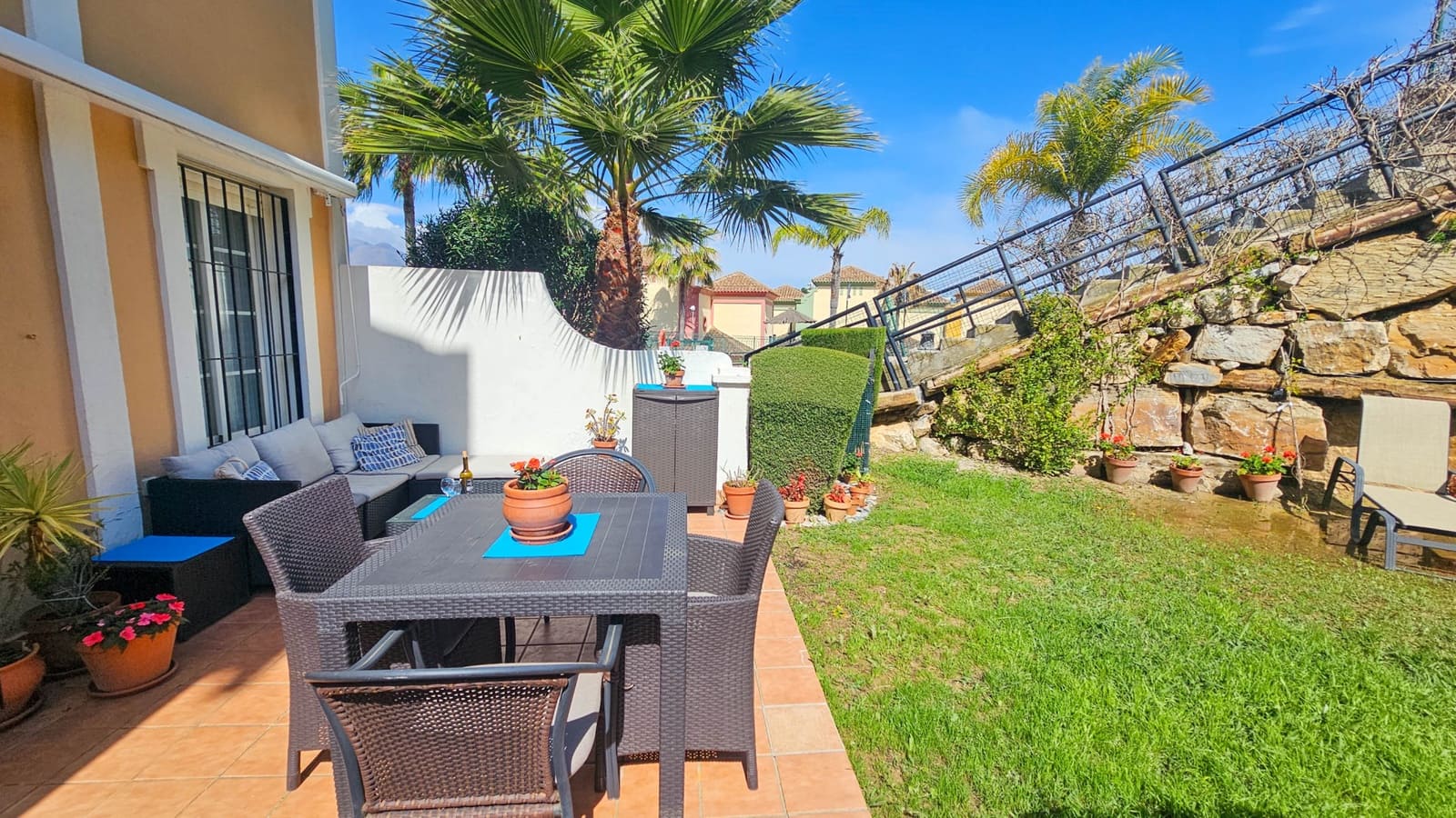 3 soverom Kjedet enebolig til salgs i Casares med svømmebasseng garasje - € 350 000 (Ref: 8889203)